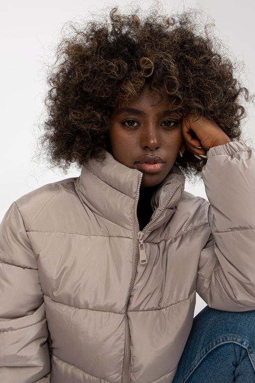 Helehall tepitud talvejope kapuutsiga... Helehall tepitud talvejope kapuutsiga...