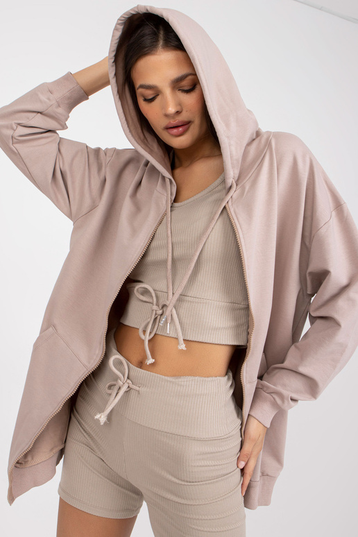 Beež kolmeosaline kardiganidega...