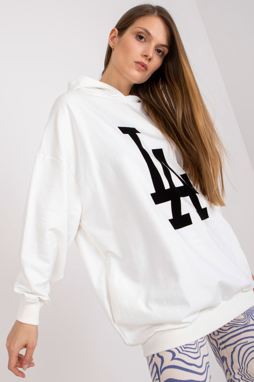 Valge pusa kapuutsiga ja pikkade...