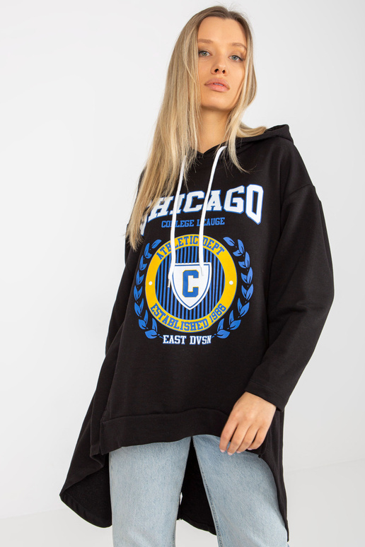 Must naiste kapuuts pikema seljaga