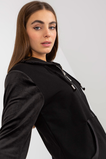 Must puuvillane kapuutsiga... 2