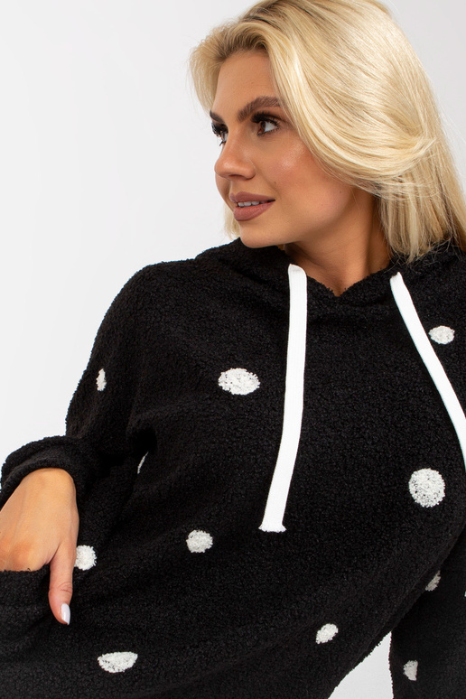 Must karusnahast kapuuts taskutega Must karusnahast kapuuts taskutega