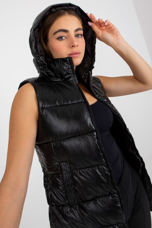 Must lakitud sulevest taskutega Must lakitud sulevest taskutega