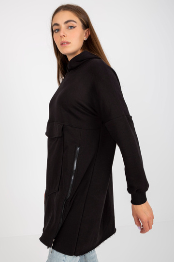 Must naiste pikk tõmblukuga...