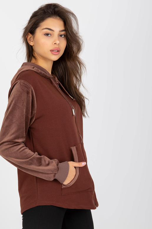 Pruun naiste kampsun veluursisustustega