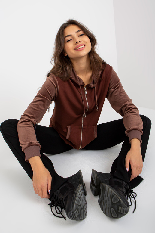 Pruun naiste kampsun veluursisustustega