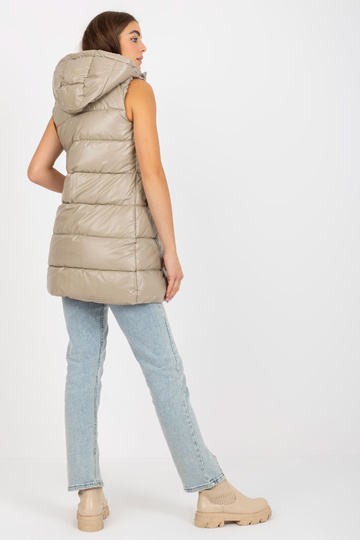 Tumebeež lakiga kapuutsiga...