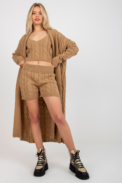 Kaameli kolmeosaline kootud komplekt... Kaameli kolmeosaline kootud komplekt...