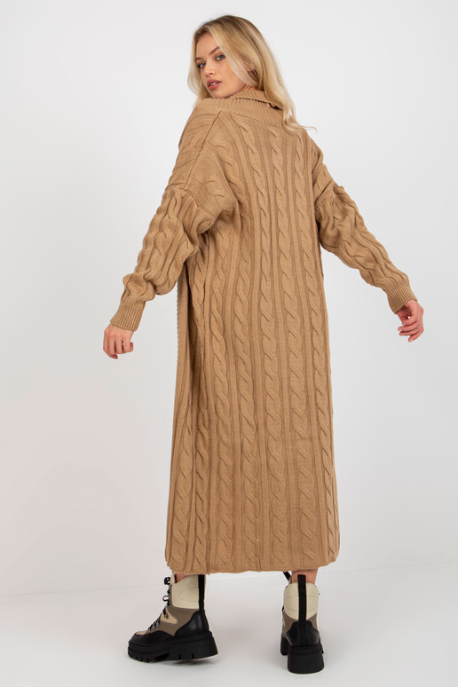 Kaameli kolmeosaline kootud komplekt... Kaameli kolmeosaline kootud komplekt...