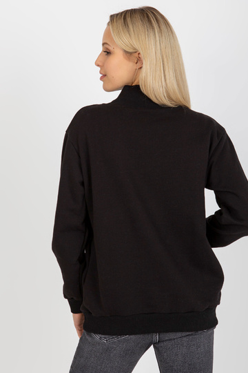 Must kapuutsita kolmnurkse...