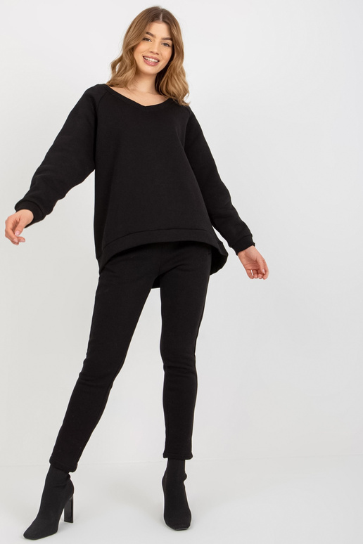 Must kaheosaline V-kaelusega...