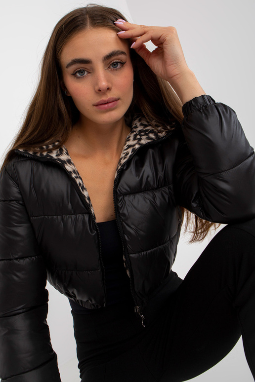 Must kahepoolne lühike tepitud jakk... Must kahepoolne lühike tepitud jakk...