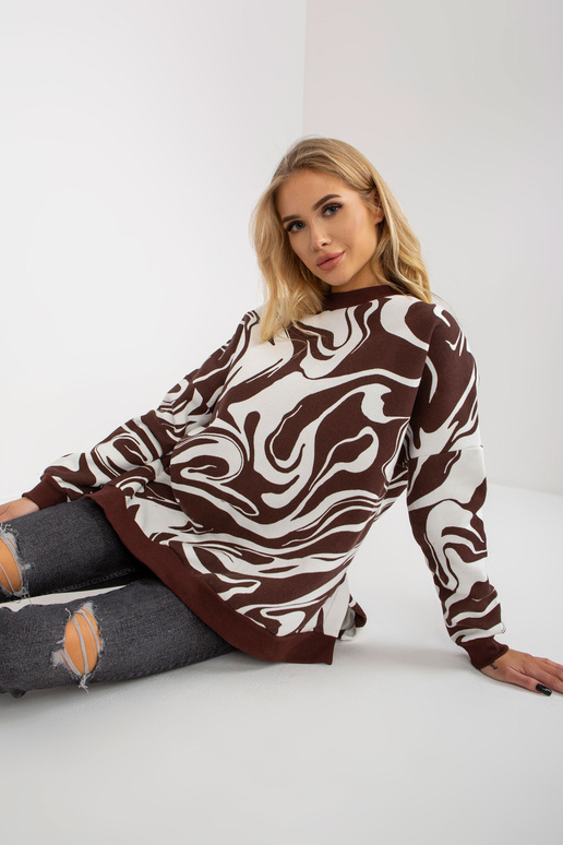 Tumepruun ja valge ülisuur trükiga...