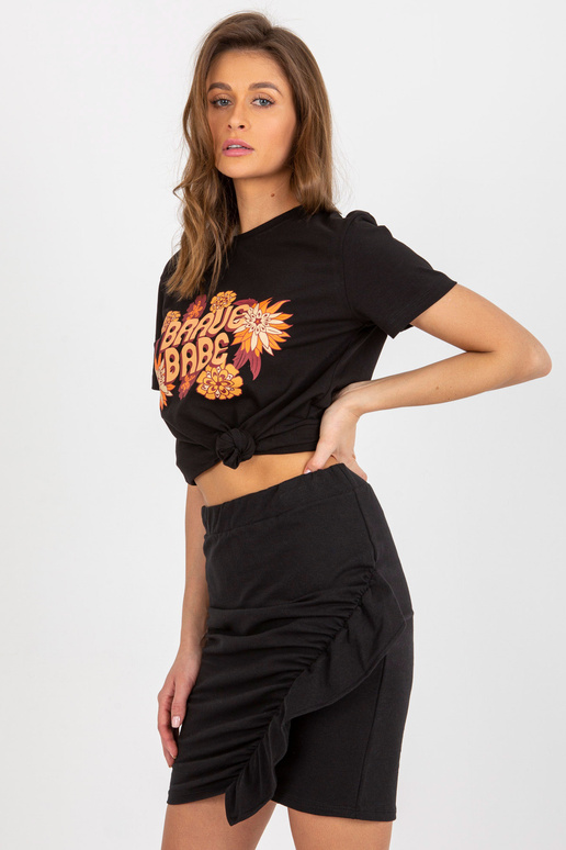 Must naiste T-särk kirja ja trükiga