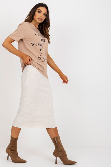 Tumebeež puuvillase kirjaga...