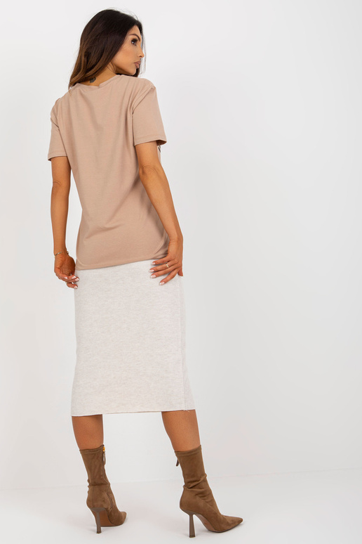 Tumebeež puuvillase kirjaga naiste... Tumebeež puuvillase kirjaga naiste...