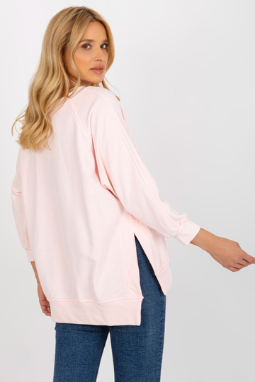 Heleroosa lõhikutega...