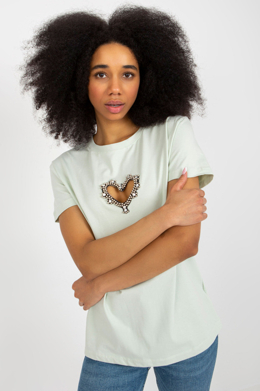 Heledat värvi südamekujulise...