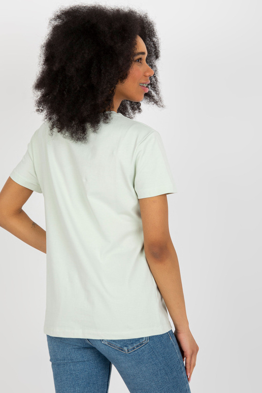 Heledat värvi südamekujulise...