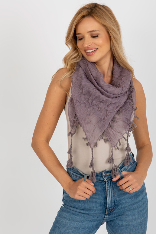 Tumelilla sall dekoratiivse kaunistusega