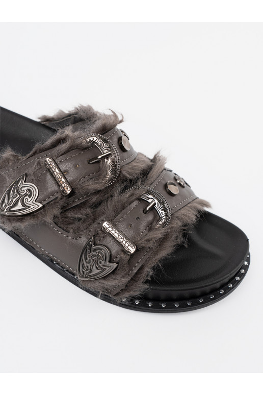 Halli värvi plätud karusnahaga i ćwiekami Halli värvi plätud karusnahaga i ćwiekami