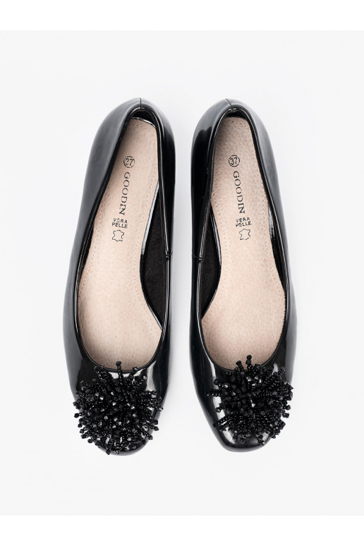 Laque poolsaapad z efektowną ozdobą Laque poolsaapad z efektowną ozdobą