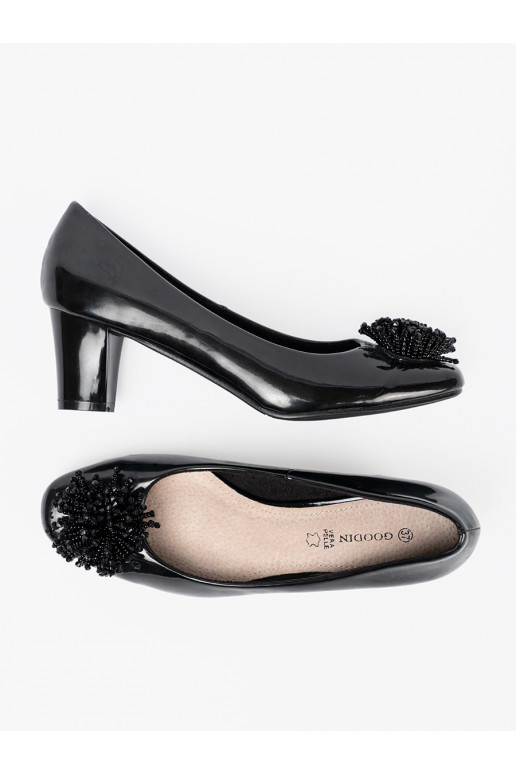 Laque poolsaapad z efektowną ozdobą Laque poolsaapad z efektowną ozdobą