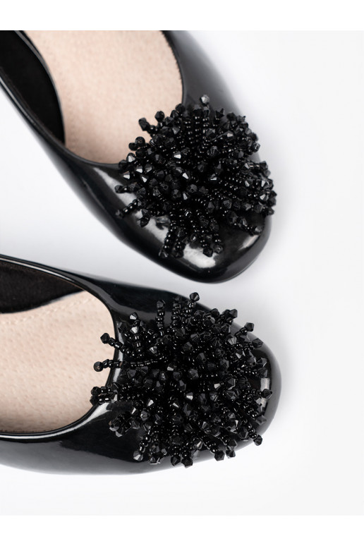 Laque poolsaapad z efektowną ozdobą Laque poolsaapad z efektowną ozdobą