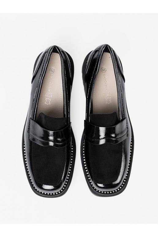 Laque mokassiinid neetidega