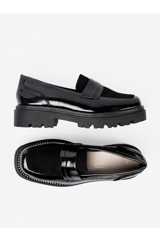 Laque mokassiinid neetidega