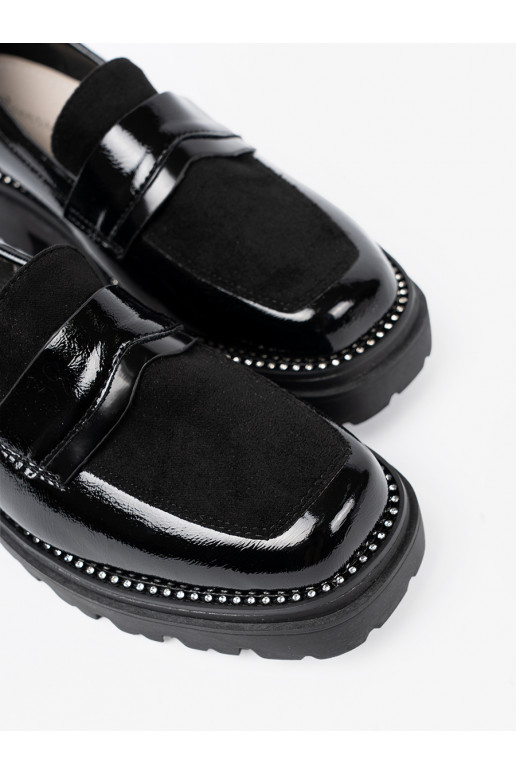 Laque mokassiinid neetidega