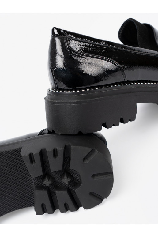 Laque mokassiinid neetidega