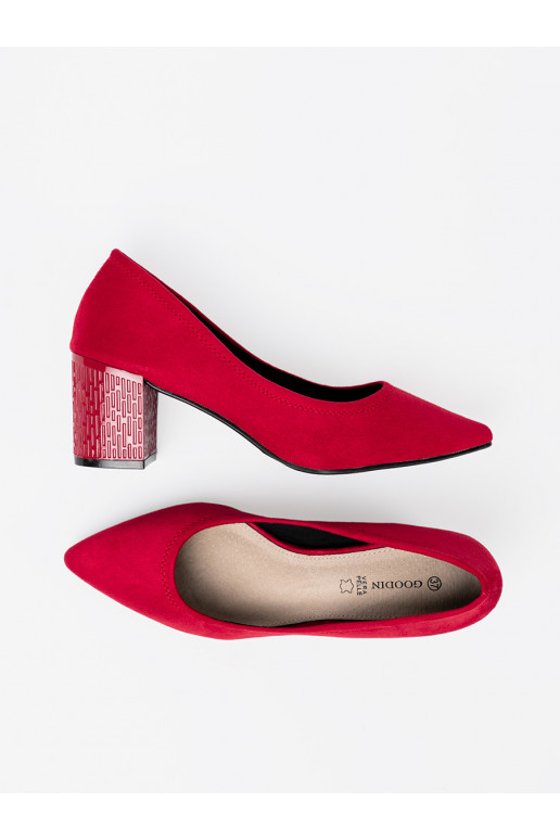 Elegantsed poolsaapad na ozdobnym słupku Elegantsed poolsaapad na ozdobnym słupku