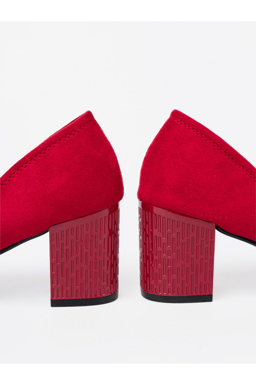 Elegantsed poolsaapad na ozdobnym słupku Elegantsed poolsaapad na ozdobnym słupku