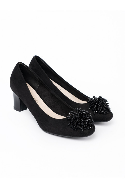 Must poolsaapad z ozdobną broszką z koralików