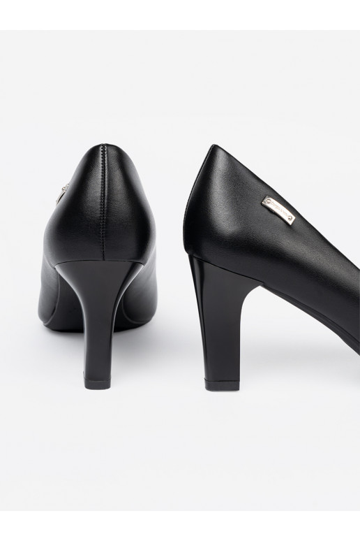  poolsaapad  kolorze must värvm Sergio Leone