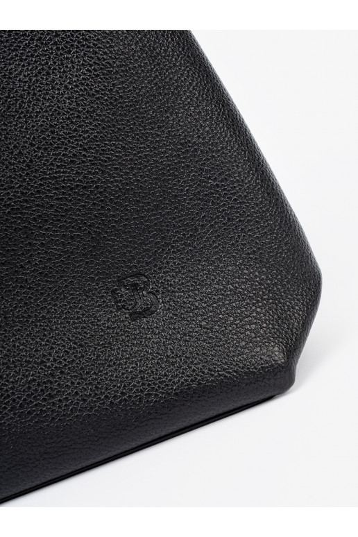   Käekott z kosmetyczką środku