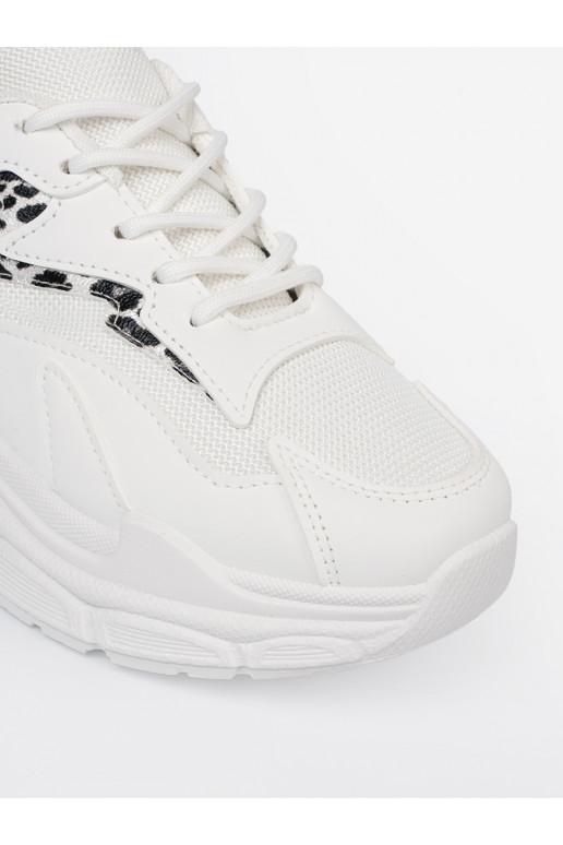 valget värvi spordijalatsidy z ozdobnym akcentem