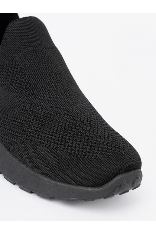 Spordistiilis kingad typu slip-on must värvm kolorze