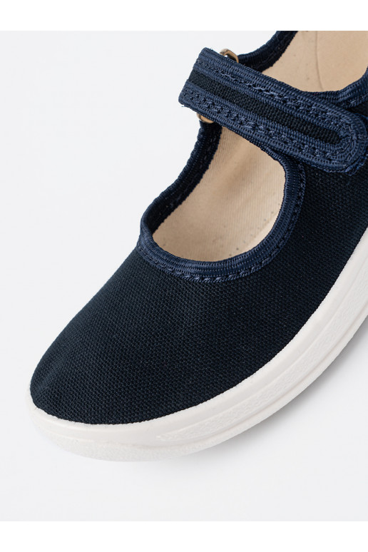 Spordijalatsid  y Sinist värvi