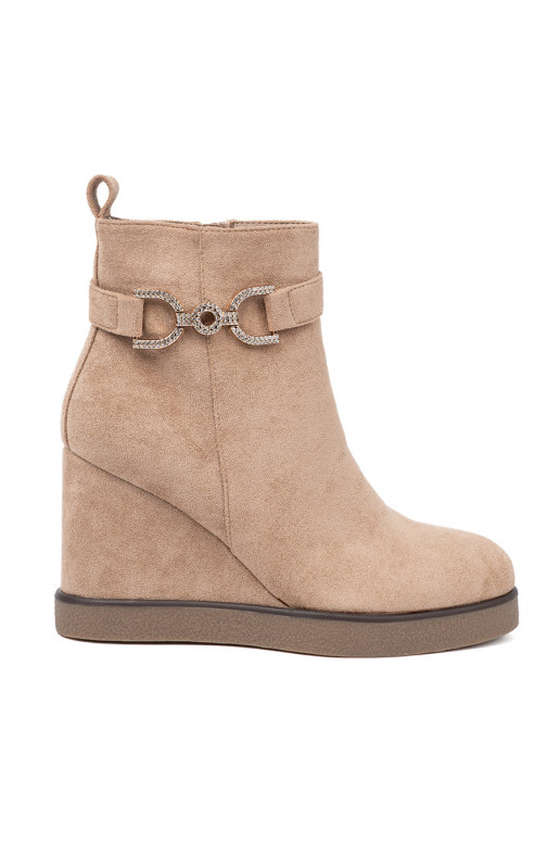 beeži värvi lumesaapad  