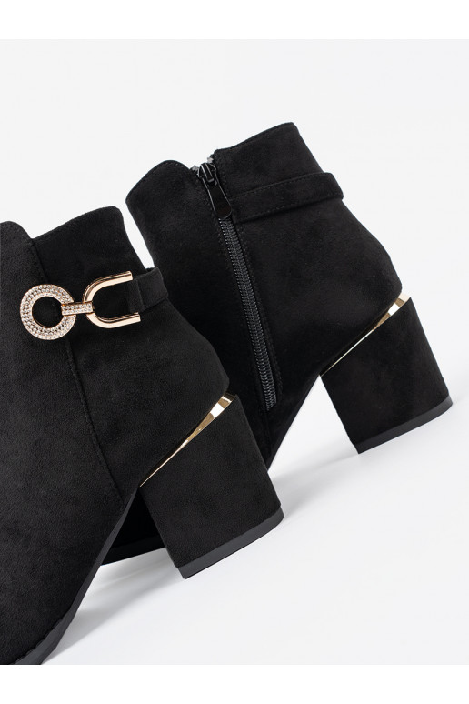 Must naiste saapad z elegancką sprzączką