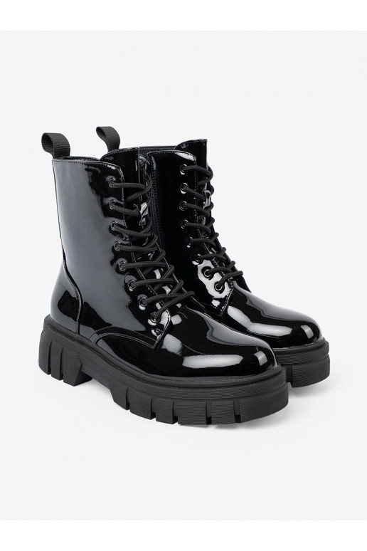 Must  saapad na masywnej podeszwie Must  saapad na masywnej podeszwie