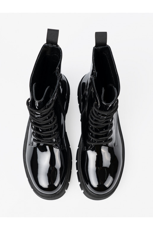 Must  saapad na masywnej podeszwie Must  saapad na masywnej podeszwie