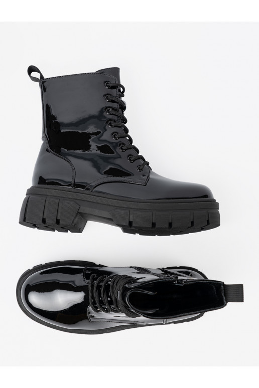 Must  saapad na masywnej podeszwie Must  saapad na masywnej podeszwie