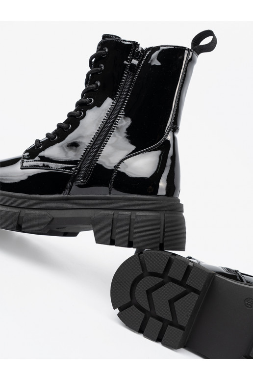 Must  saapad na masywnej podeszwie Must  saapad na masywnej podeszwie