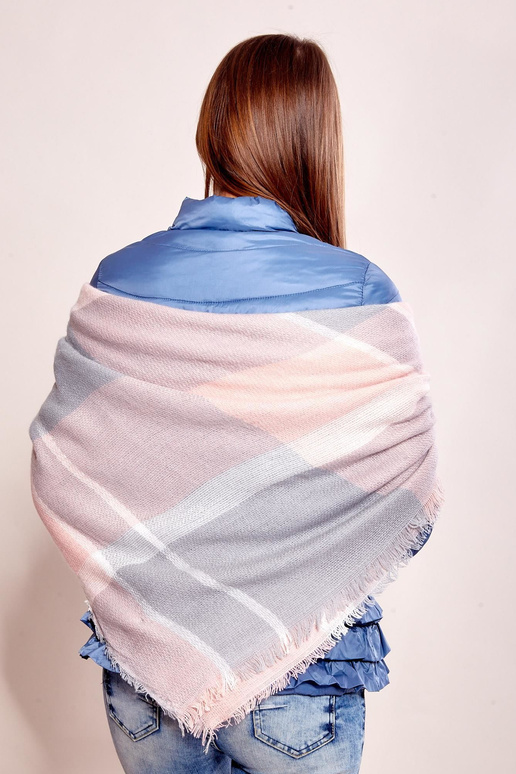 Heleroosa kootud sall