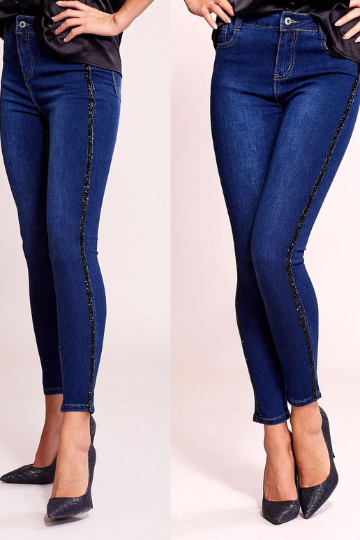 Tumesinised aplikatsiooniga teksatuubid Tumesinised aplikatsiooniga teksatuubid