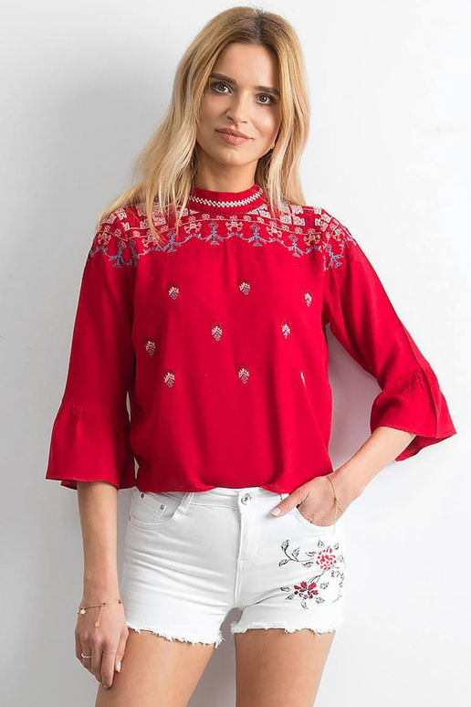 Valged lillemotiiviga lühikesed püksid Valged lillemotiiviga lühikesed püksid