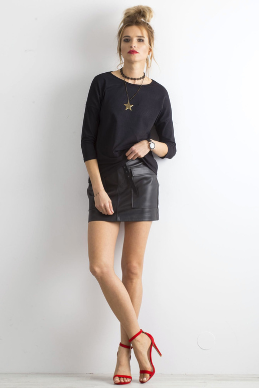 Aprillikuu must pluus